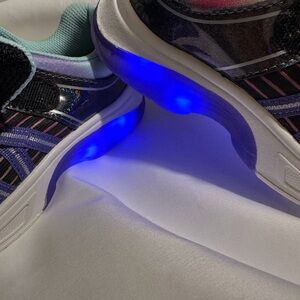Girls light up sparkle, shoes, tennis shoes size 1